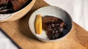Australischer Schokoladen-Pudding-Kuchen: Einfaches Winterdessert mit magischer Schichtung