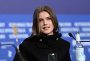 Berlinale: Bridgerton-Star Florence Hunt präsentiert Film mit Juliette Binoche