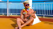 BILD-Videotagebuch: Nackt-Reporter probt Country-Hymne auf Kreuzfahrtschiff