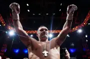 Box-Champion Usyk verteidigt WM-Gürtel gegen Kickbox-Legende Verhoeven in Ägypten