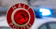Dachau: 19-Jähriger flieht in Sportwagen und zu Fuß vor Polizei - Falsche Kennzeichen und Fahrverbot