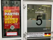 „Die Partei hat immer recht“: Neue Ausstellung beleuchtet allgegenwärtige Macht der SED im DDR-Alltag