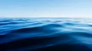 Die wahre Ursache: Warum das Meer wirklich blau erscheint