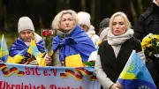 „Die Zukunft ist für mich wie Nebel“ – Zehnjährige bewegt mit Brief beim Ukraine-Gedenken in Schwerin