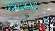Douglas verzeichnet heftigen Gewinneinbruch: Kundenverunsicherung belastet Parfümerie-Riesen