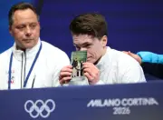 Eiskunstläufer Maxim Naumov gedenkt bei Olympia mit Foto an tödlich verunglückte Eltern