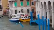 Erneuter Schiffsunfall in Venedig: Linienboot rammt Gondeln im Canal Grande