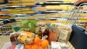 Familieneinkauf eskaliert: Security-Mann pflaumt Vater und Kinder in Neubrandenburger Supermarkt an