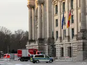 Feuerwehr-Großeinsatz im Reichstag: Putzmittel löst Gasmelder-Alarm aus