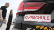 Führerschein-Revolution: Weniger Prüfungsfragen und Eltern als Fahrlehrer geplant