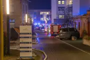 Großbrand in Psychiatrie-Klinik: Photovoltaikanlage auf Dach in Flammen - keine Verletzten
