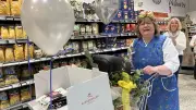 Großer Bahnhof für Templiner Verkäuferin: 32 Jahre Edeka, nun in den Ruhestand