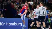 Handball-Derby in Hamburg: Flensburg trotz Wackelphase siegreich, HSV kämpft vergebens