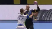 Handball-EM: Experte Heinevetter lacht über kurioses 'Hand frisst Gesicht'-Foul