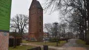 Historischer Schlauchturm in Ludwigslust steht zur Versteigerung: Denkmalschutz trifft auf Visionen
