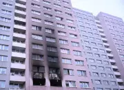 Hochhausbrand in Berlin-Lichtenberg: Feuerwehr-Großeinsatz nach tödlichem Wohnungsbrand
