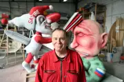 Karnevalist Jacques Tilly: Pappmaché-Protest gegen Putins Schauprozess