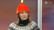 Kurioser Kopfschmuck im ZDF: Müller-Hohenstein trägt Pömpel-Mütze während Olympia-Übertragung