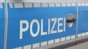 Ladendieb schlägt Verkäufer in Halle nach 10-Euro-Diebstahl - Polizei sucht Zeugen