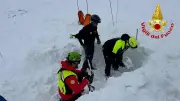 Lawinenunglück in Italien: Vier Schneemobilfahrer erfasst – einer in Bergsee gerissen