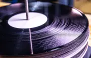 Musikmarkt wächst weiter: Vinyl-Boom hält an, Streaming dominiert mit über 85 Prozent