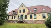Neubrandenburger Stadtwerke veräußern denkmalgeschütztes Amtshaus Broda am Tollensesee