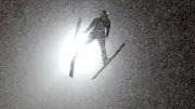 Nur 0,3 Punkte! Schneechaos kostet Deutschland Skisprung-Bronze bei Olympia