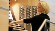Orgelbaumeister gewährt seltenen Blick ins Herz der Konzertkirchen-Orgel in Neubrandenburg