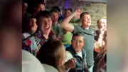 Party-Video von Gold-Gewinner Franjo von Allmen: So wild feiert der Schweizer Skistar