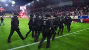 Polizei befürchtet Angriffe bei Viertliga-Derby: 1000 Beamte im Einsatz für Chemie Leipzig gegen Hallescher FC
