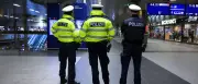 Polizei entdeckt Hunderte gefährliche Gegenstände bei Kontrollen an Berliner Bahnhöfen