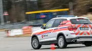 Rallye-Legende Jutta Kleinschmidt schult Malteser-Rettungskräfte im sicheren Fahren
