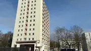 Rostocker Hochhaus-Drama: Letzter Mieter trotzt Abrissplänen in Ziolkowskistraße