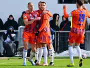 Schalke 04 feiert ersten Saisonsieg und kehrt an Tabellenspitze zurück