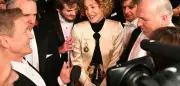 Sharon Stone überwältigt auf Wiener Opernball: Tränen, Rückzug und Champagner-Rettung