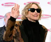 Sharon Stone besucht Schaumrollenkönig vor Wiener Opernball-Auftritt