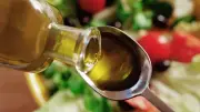 Studie: Natives Olivenöl stärkt Gehirnleistung bei übergewichtigen Senioren