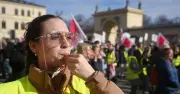 Tausende im öffentlichen Dienst demonstrieren in München für bessere Arbeitsbedingungen