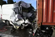 Tödlicher A7-Unfall: Transporter kracht ungebremst in Stauende - Beifahrer stirbt