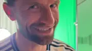 Thomas Müller entfacht Sprüche-Feuerwerk: Flachwitze und Fußball-Humor