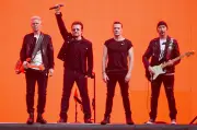 U2 widmet Song der iranischen Frauenbewegung und gedenkt junger Aktivistin Sarina