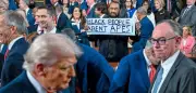 US-Abgeordneter Al Green protestiert bei Trumps Rede – Schild mit Anti-Rassismus-Botschaft
