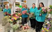 Valentinstag in Zeitz: Blumenläden erstrahlen in farbenfroher Blütenpracht