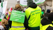 Warnstreiks in Niedersachsen und Bremen: Landesbeschäftigte fordern höhere Löhne