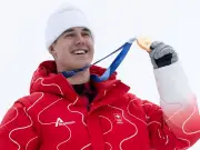 Wie Sailer und Killy: Von Allmen holt drittes Gold bei Olympia