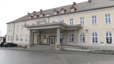 Angriff auf Reinigungskraft am Prenzlauer Bahnhof: Tür vor den Kopf geschlagen