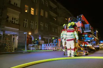 Berlin-Neukölln: Erneuter Wohnungsbrand mit zwei Verletzten - Feuerwehr im Großeinsatz