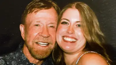 Chuck Norris' Tochter veröffentlicht rührenden Abschiedsbrief an ihren verstorbenen Vater