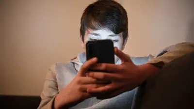 Debatte im Landtag: Sollte Social Media für Kinder unter 14 Jahren verboten werden?