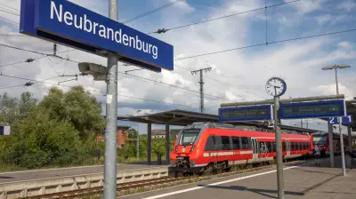 Deutsche Bahn: Nach Baum auf Oberleitung zwischen Neubrandenburg und Neustrelitz rollt der Zugverkehr wieder